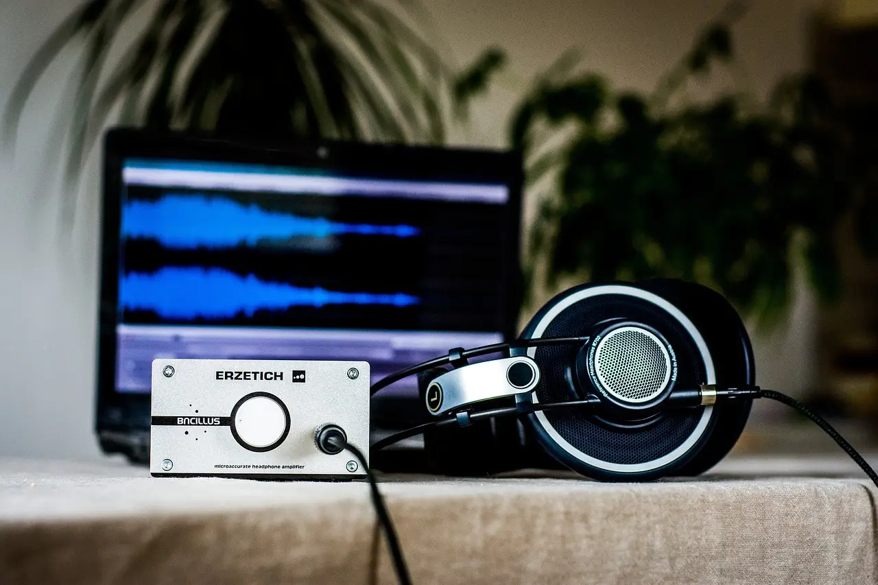 headphone amplifier, music, equipment, electronics, desktop, software, studio, amplifier, desk, monitor, component, headphones, hi-fi, audiophile